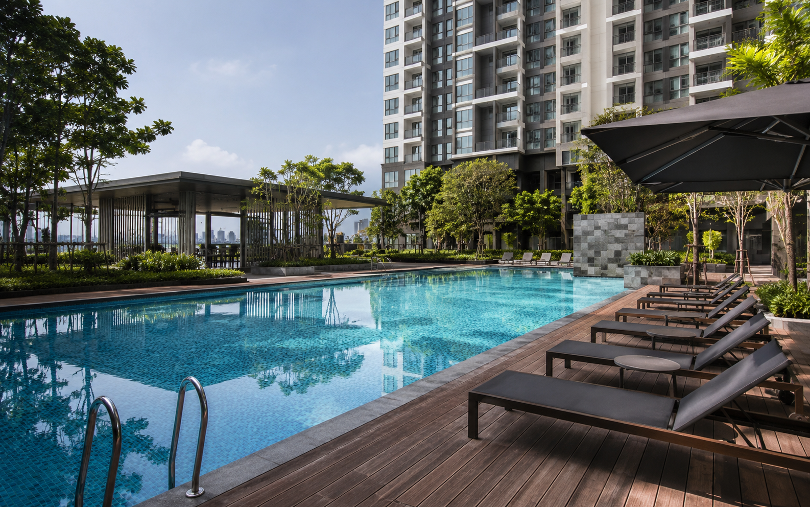 Property analyst reviewing a conservative cash budget for a Malaysian home purchase